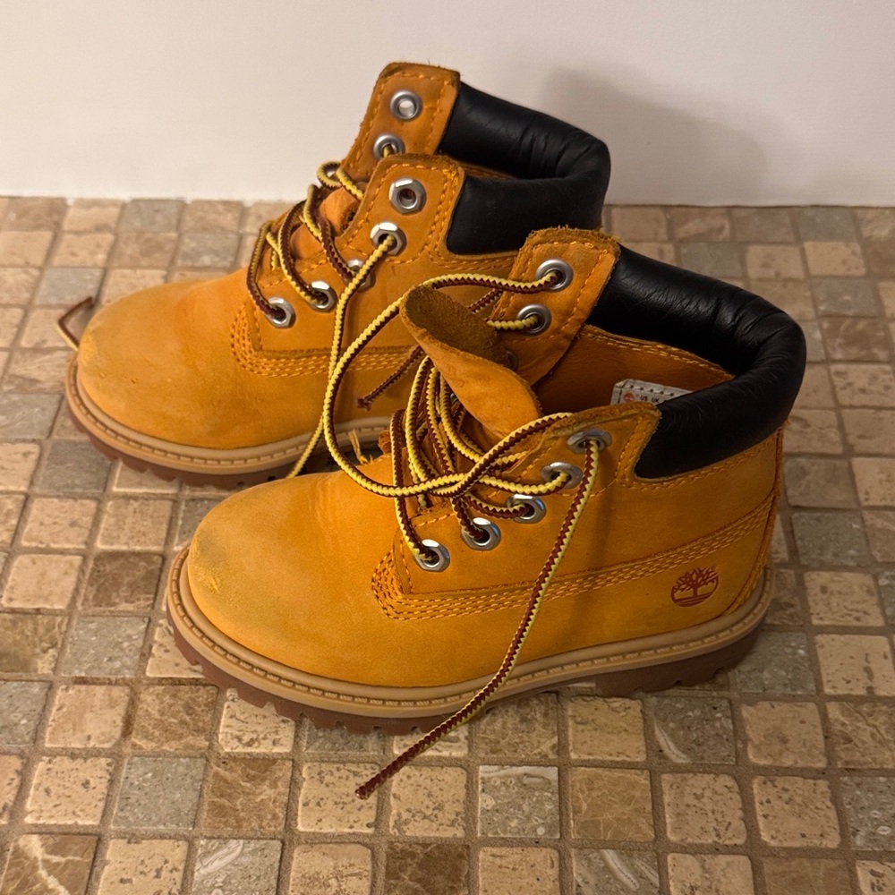Timberland Kids' size 8C chukka wheat Boots